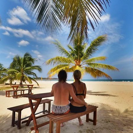 Aqua Marine Beach Resort Pasikuda Ngoại thất bức ảnh