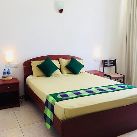 Aqua Marine Beach Resort Pasikuda Ngoại thất bức ảnh