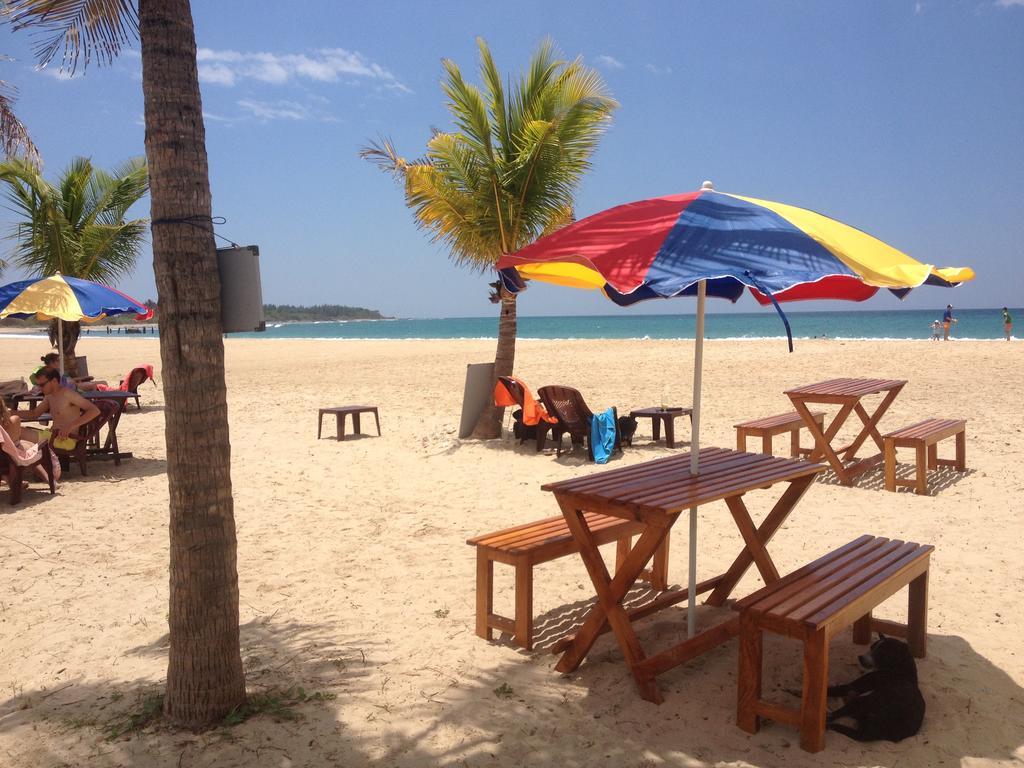 Aqua Marine Beach Resort Pasikuda Ngoại thất bức ảnh