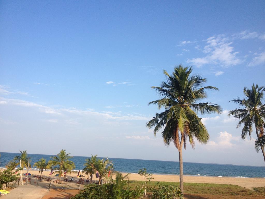 Aqua Marine Beach Resort Pasikuda Ngoại thất bức ảnh