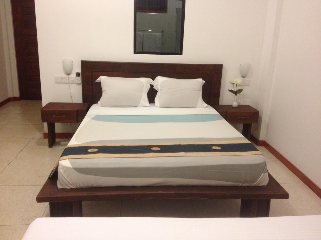 Aqua Marine Beach Resort Pasikuda Ngoại thất bức ảnh