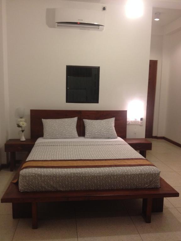 Aqua Marine Beach Resort Pasikuda Ngoại thất bức ảnh