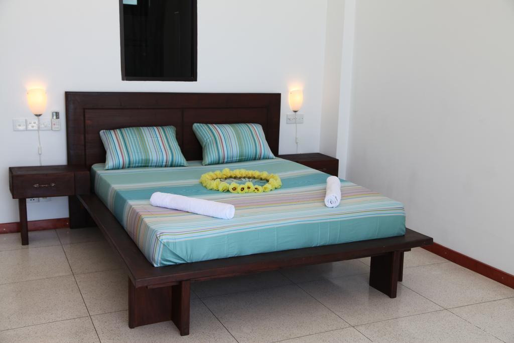 Aqua Marine Beach Resort Pasikuda Phòng bức ảnh
