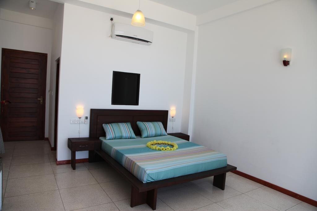 Aqua Marine Beach Resort Pasikuda Phòng bức ảnh