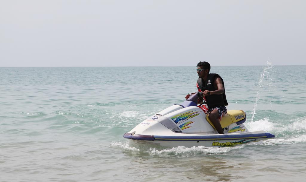 Aqua Marine Beach Resort Pasikuda Phòng bức ảnh