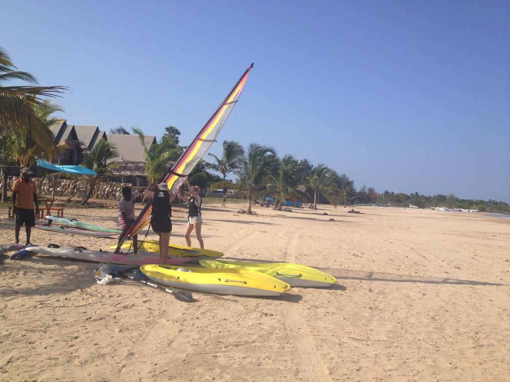 Aqua Marine Beach Resort Pasikuda Phòng bức ảnh
