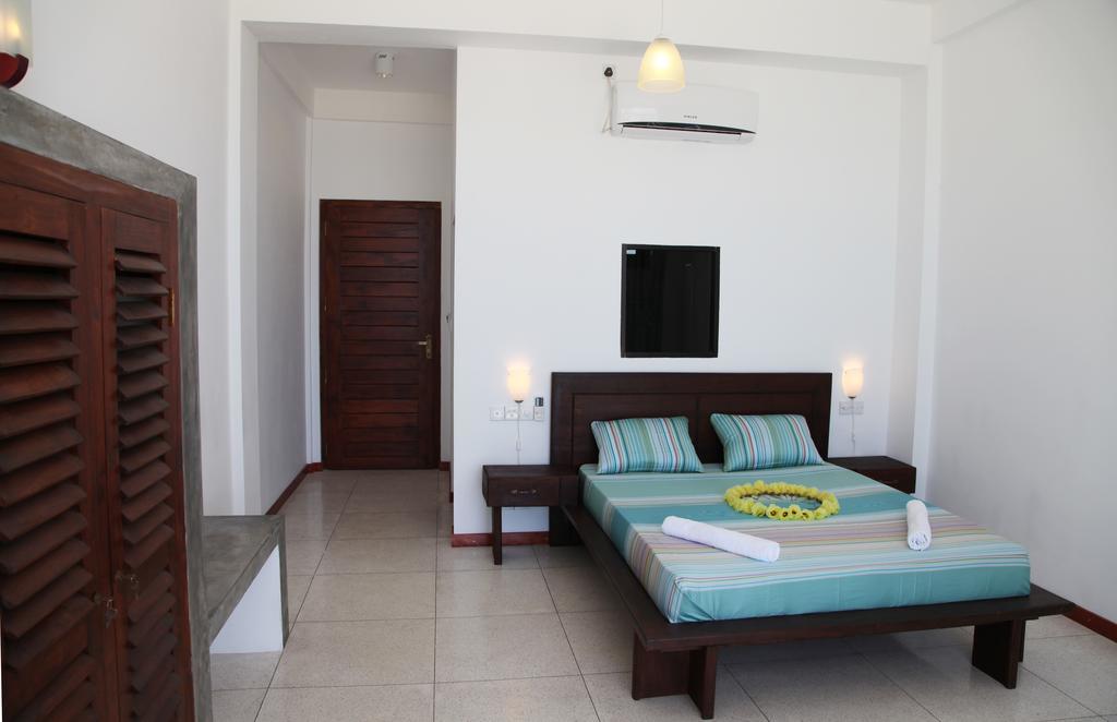 Aqua Marine Beach Resort Pasikuda Phòng bức ảnh