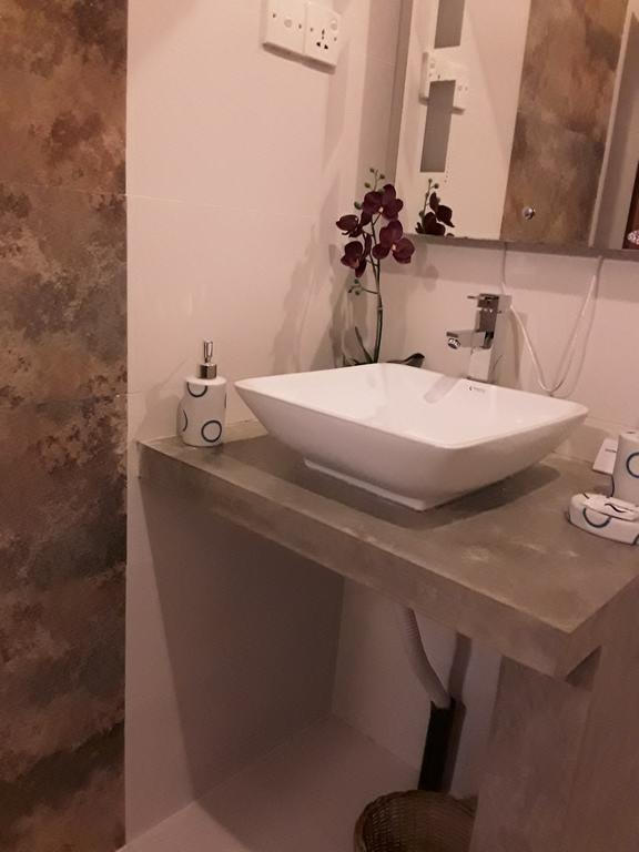 Aqua Marine Beach Resort Pasikuda Ngoại thất bức ảnh