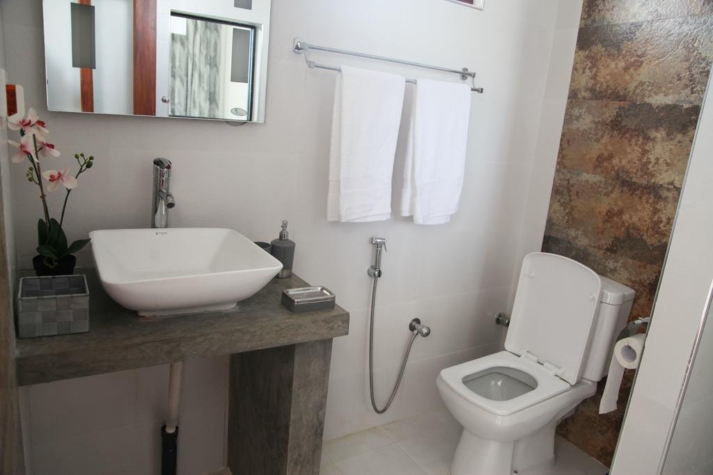 Aqua Marine Beach Resort Pasikuda Phòng bức ảnh