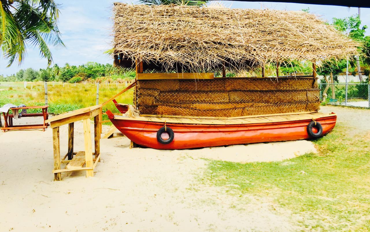 Aqua Marine Beach Resort Pasikuda Ngoại thất bức ảnh