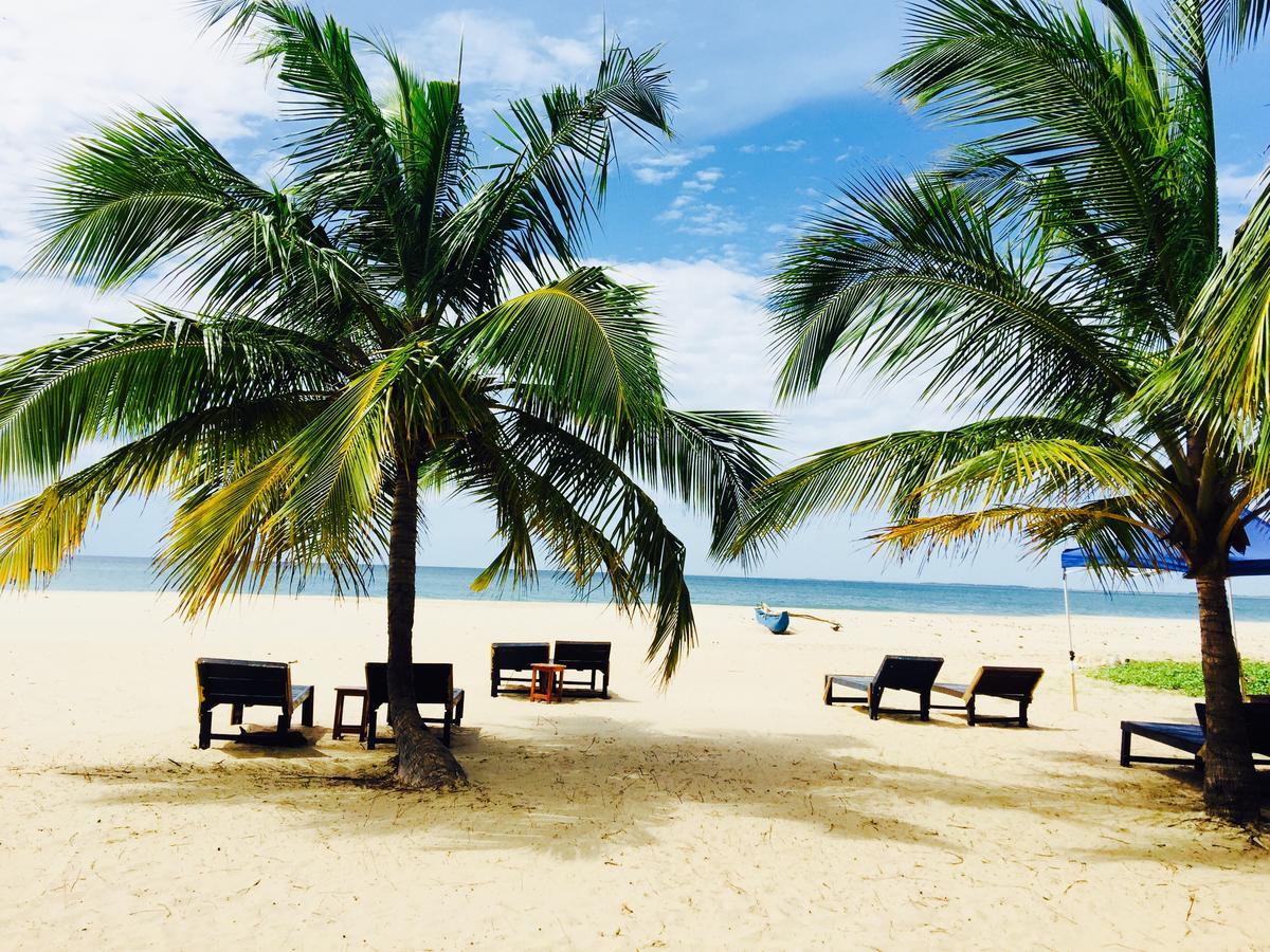 Aqua Marine Beach Resort Pasikuda Ngoại thất bức ảnh