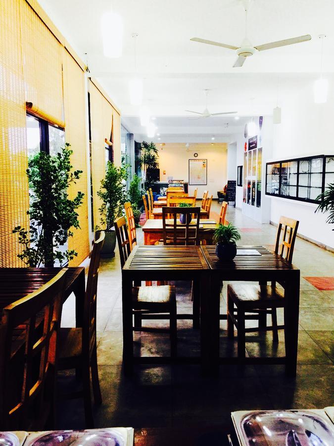 Aqua Marine Beach Resort Pasikuda Ngoại thất bức ảnh