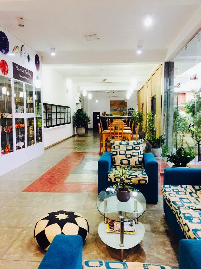 Aqua Marine Beach Resort Pasikuda Ngoại thất bức ảnh