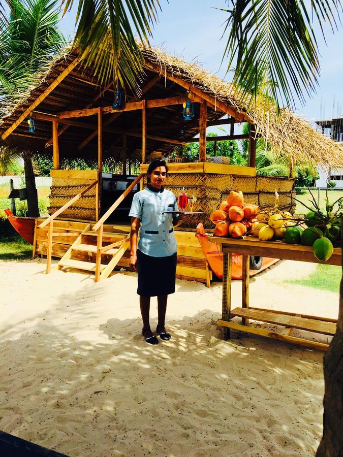 Aqua Marine Beach Resort Pasikuda Ngoại thất bức ảnh