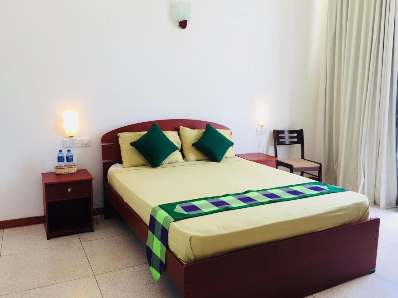 Aqua Marine Beach Resort Pasikuda Ngoại thất bức ảnh
